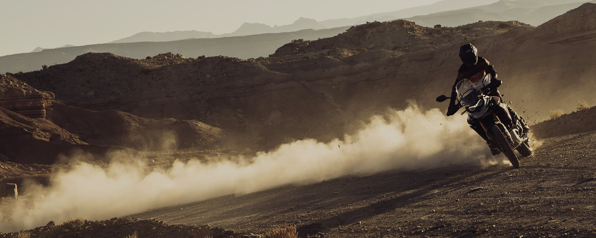 Triumph Tiger 900 riding off road)